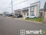～閑静な住宅街の立地～
・周辺は閑静な住宅街となっておりますので、静かな暮らしをご実現いただけます。
・前面道路の交通量も多くないので、小さなお子様がいるご家庭でもご安心ですね。
