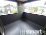 ～屋根付きのバルコニー～
・バルコニーは屋根付きなので急な雨でも安心です。
・奥行きもあるので洗濯物が干しやすいのも嬉しいポイントですね。
