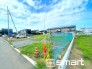 ～ベタ基礎でしっかりとした土台～
・コンクリートの中に鉄筋を配し強度を高めた「ベタ基礎」を採用。
・しっかりとした土台を造ったうえで、その上に建物が築造されていきます。
