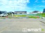 ～十分な広さのある前面道路～
・前面道路は約４ｍございますので、お車でのすれ違いも可能で余計なストレスがかかりません。
・日々お車での移動が多い方には大切なポイントですね。

