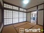 ～「和みの部屋」和室をご用意～
・ゴロンと寝転がったり、お子様のいるご家庭ではお子様を寝かしつけたり、などご活用いただける和室をご用意。
・やはり畳の香りは心が落ち着きますね。
