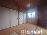 ～２面採光の明るいお部屋～
・和室は２面採光とする事で穏やかな陽の入る明るい空間となっております。
・くつろぎのプライベート時間を明るい空間で穏やかにお過ごしいただけます。

