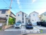 ～駐車2台可能なスタイリッシュ住宅～
・グレーを基調とした落ち着きのある外観。
・ご夫婦それぞれのお車をお持ちのご家庭にも便利。