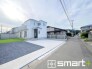 ～閑静な住宅街の立地～
・周辺は閑静な住宅街となっておりますので、静かな暮らしをご実現いただけます。
・前面道路の交通量も多くないので、小さなお子様がいるご家庭でもご安心ですね。
(Ａ号棟)
