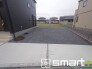 ～ゆとりあるカースペース～
・セカンドカーや来客時にも困らないカースペース３台以上。物置や駐輪スペースなどにも利用できますね。
・カーポートなどのオプションもお気軽にご相談くださいませ。
(１号棟)