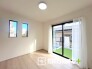 ～２面採光の明るいお部屋～
・洋室は２面採光とする事で穏やかな陽の入る明るい空間となっております。
・くつろぎのプライベート時間を明るい空間で穏やかにお過ごしいただけます。

