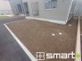 ～お庭もある余裕の敷地～
・広々した敷地にはお庭もご用意。お庭があるだけで余裕を感じますね。
・防草シートや人工芝の敷設などのオプションもお気軽にご相談くださいませ。（１号棟）

