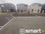 ～閑静な住宅街の立地～
・周辺は閑静な住宅街となっておりますので、静かな暮らしをご実現いただけます。
・前面道路の交通量も多くないので、小さなお子様がいるご家庭でもご安心ですね。（１号棟）

