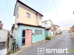 ~十分な広さのある前面道路~
・前面道路は約4mございますので、お車でのすれ違いも可能で余計なストレスがかかりません。
・日々お車での移動が多い方には大切なポイントですね。