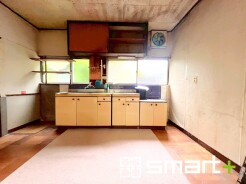 ~リビングを有効活用~
・キッチンは対面式ではなく壁側にございますので、お部屋の中の空間を有効活用できます。
・現地ではぜひ家具の配置などもイメージしながらご見学くださいませ。