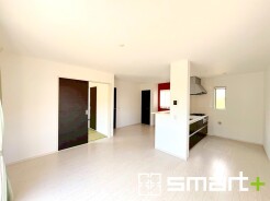 ~家具の配置がしやすい間取~
・LDKはリビングとダイニングの境目が分かりやすくなっており、家具の配置がしやすい造り。
・どんなインテリアにするか考えるだけでも楽しくなりますね。