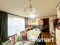 ~ナチュラルな色彩のLDK~
・自然な風合いの色味で纏められたLDKは家具のコーディネートもしやすくなっております。
・どんなインテリアにするか、考えるだけでも楽しくなりますね。