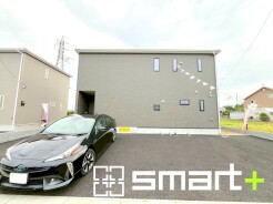 ~重厚感のある外観~
・幅の広い造りとなっておりますので、見た目に重厚感が生まれ、高級感のある仕様となっております。
・毎日家に帰ってくるのが誇らしくなるような外観です。