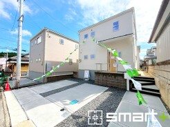 ~シンプルかつオシャレな白い外観~
・外壁をホワイトカラーにする事でクラシカルな印象の外観になりますね。
・高級感も出るので毎日家に帰るのが誇らしくなります。ぜひ現地でご確認くださいませ。