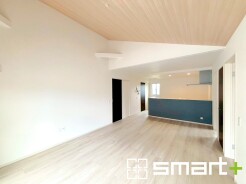 ~余裕の空間が広がるLDK~
・18帖あるLDKはご家族団らんのお時間を余裕の広さで演出してくれます。
・ご内覧の際は家具の配置などもイメージしながらご覧くださいませ。