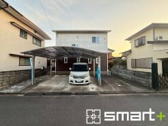 ~綺麗にお使いの外観~
・外観も綺麗にお使いなので、築年数を感じさせない見た目となっております。
・外壁や屋根のリフォームなどをお考えの方もお気軽にご相談くださいませ。