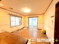 ~オプション施行もお任せください~
・フローリングの変色など劣化を軽減し、水をこぼした場合などにも防いでくれるフロアコーテイングが人気となっております。
・オプション施行もお任せください。