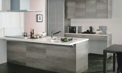 ~人気のカウンターキッチン~
・キッチンには余計な柱が無いので、リビングが見渡せ開放感のある造りとなっております。
・蛇口には浄水器が内蔵されるなど機能面でも優れたキッチンです。