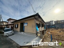 ~閑静な住宅街の立地~
・周辺は閑静な住宅街となっておりますので、静かな暮らしをご実現いただけます。
・前面道路の交通量も多くないので、小さなお子様がいるご家庭でもご安心ですね。