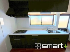 ~リビングを有効活用~
・キッチンは対面式ではなく壁側にございますので、お部屋の中の空間を有効活用できます。
・現地ではぜひ家具の配置などもイメージしながらご見学くださいませ。