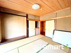 ~「和みの部屋」和室をご用意~
・ゴロンと寝転がったり、お子様のいるご家庭ではお子様を寝かしつけたり、などご活用いただける和室をご用意。
・やはり畳の香りは心が落ち着きますね。
(リフォーム前)