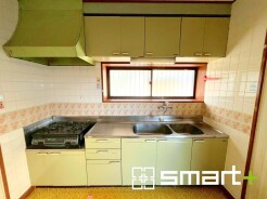 ~リビングを有効活用~
・キッチンは対面式ではなく壁側にございますので、お部屋の中の空間を有効活用できます。
・現地ではぜひ家具の配置などもイメージしながらご見学くださいませ。
(リフォーム前)