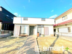 ~穏やかな陽の入る邸宅~
・陽当り良好で明るい邸宅となっております。
・お家が明るいのは嬉しいポイントですね。