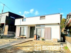 ~閑静な住宅街の立地~
・周辺は閑静な住宅街となっておりますので、静かな暮らしをご実現いただけます。
・前面道路の交通量も多くないので、小さなお子様がいるご家庭でもご安心ですね。