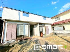 ~綺麗にお使いの外観~
・外観も綺麗にお使いなので、築年数を感じさせない見た目となっております。
・外壁や屋根のリフォームなどをお考えの方もお気軽にご相談くださいませ。