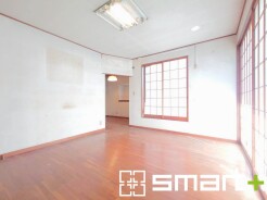 ~ナチュラルな色彩のLDK~
・自然な風合いの色味で纏められたLDKは家具のコーディネートもしやすくなっております。
・どんなインテリアにするか、考えるだけでも楽しくなりますね。