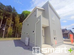 ~モダンな印象の外観~
・木目調の外壁アクセントは幅広いテイストにマッチし、住まいに温かみを与えてくれる人気のデザイン。
・高級感のある仕様となっております。