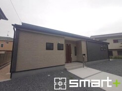 ~モダンな印象を与える外観~
・シックな色彩の2トーンカラーを採用する事でモダンでお洒落な印象の外観となっております。
・毎日家に帰ってくることが誇らしくなる高級感のある仕様。