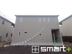 ~優しい印象の外観~
・環境にも馴染みやすく汚れもあまり目立たない淡い色味の外観は、落ち着いた雰囲気を醸し出してくれますね。
・ナチュラルな色調が優しい印象を与えてくれます。
(3号棟)