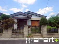 ~閑静な住宅街の立地~
・周辺は閑静な住宅街となっておりますので、静かな暮らしをご実現いただけます。
・前面道路の交通量も多くないので、小さなお子様がいるご家庭でもご安心ですね。