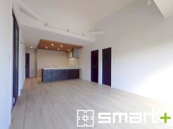 ~折下げ天井でオシャレな空間~
・キッチン部分に折下げ天井を施すことでリビングが広く見える効果もあり、開放的な空間が広がります。
・メリハリのあるオシャレなキッチンで毎日の家事も楽しくなりますね。