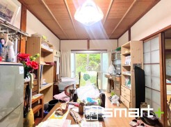 ~陽当たりの良い洋室~
・窓からやさしい陽光が差し込み、明るく心地よい空間です。
・寝室や子ども部屋、書斎などライフスタイルに合わせてご利用いただけます。