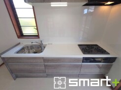 ~リビングを有効活用~
・キッチンは対面式ではなく壁側にございますので、お部屋の中の空間を有効活用できます。
・現地ではぜひ家具の配置などもイメージしながらご見学くださいませ。