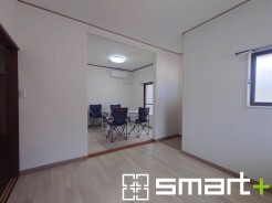 ~広々キッチンスペース~
・キッチンスペースは余裕のある広さとなっており、キッチン内のでのすれ違いも楽々。
・お料理や洗い物がしやすい設計となっております。