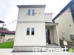 ~ナチュラルでモダンな外観~
・シンプルなホワイトカラーにブリック柄をあしらったナチュラル&モダンな外観です。
・すっきりと洗練された印象になりますね。