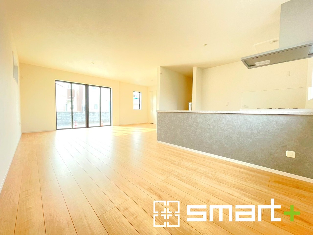 ～余裕の空間が広がるＬＤＫ～
・約２３帖あるＬＤＫはご家族団らんのお時間を余裕の広さで演出してくれます。
・ご内覧の際は家具の配置などもイメージしながらご覧くださいませ。
