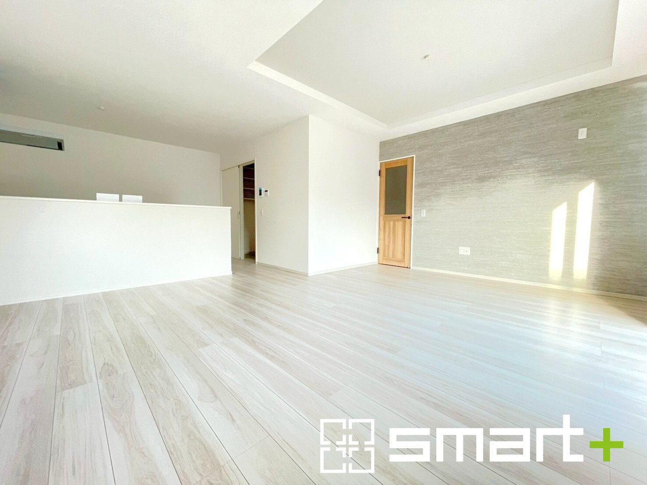 ～ナチュラルな色彩のＬＤＫ～
・自然な風合いの色味で纏められたＬＤＫは家具のコーディネートもしやすくなっております。
・どんなインテリアにするか、考えるだけでも楽しくなりますね。
